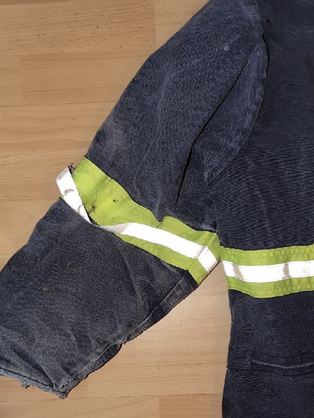 Reflective Work Jacket And Jeans - Picture 11 of 15